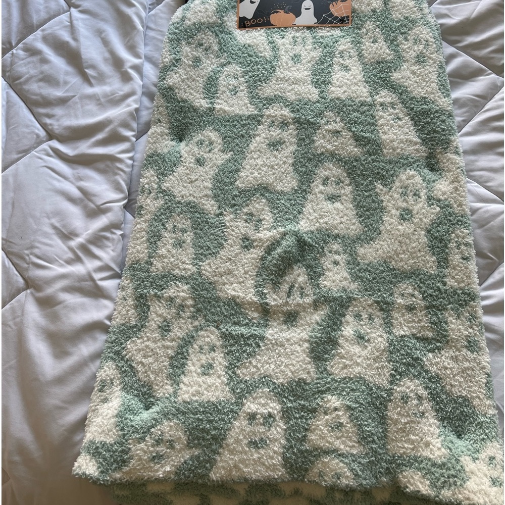 Sage green plush VERY comfortable ghost throw blanket